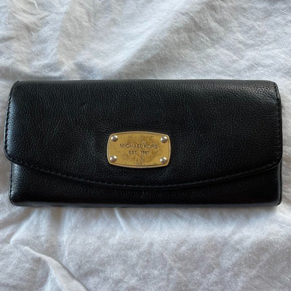 Michael Kors Handbags - Michael Kors Jet Set Slim Flap Pebbled Leather Wallet Black